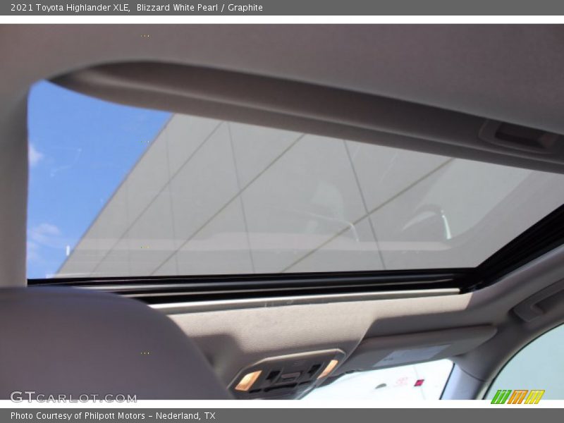 Blizzard White Pearl / Graphite 2021 Toyota Highlander XLE