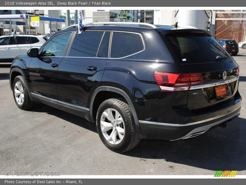 Deep Black Pearl / Titan Black 2018 Volkswagen Atlas SEL