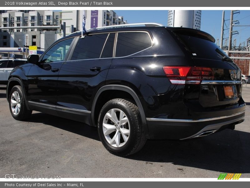 Deep Black Pearl / Titan Black 2018 Volkswagen Atlas SEL