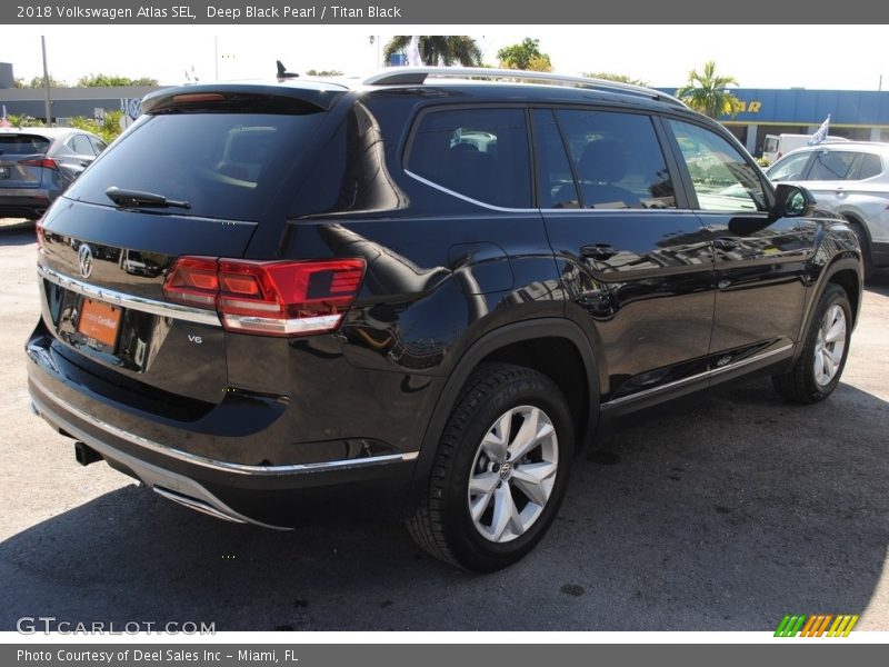 Deep Black Pearl / Titan Black 2018 Volkswagen Atlas SEL
