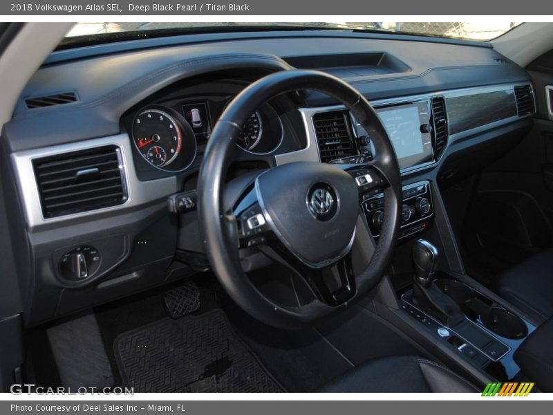 Deep Black Pearl / Titan Black 2018 Volkswagen Atlas SEL