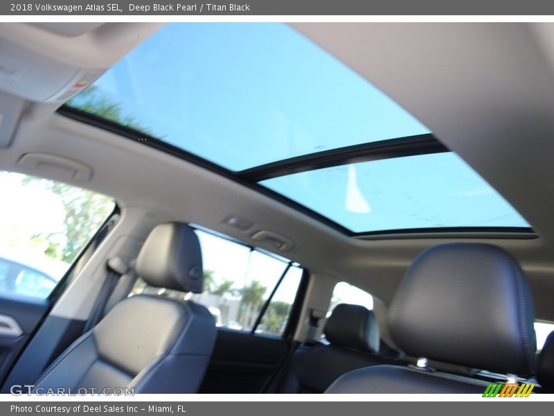 Deep Black Pearl / Titan Black 2018 Volkswagen Atlas SEL