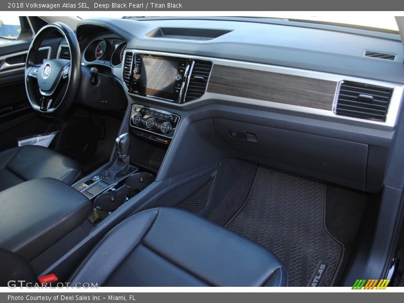 Deep Black Pearl / Titan Black 2018 Volkswagen Atlas SEL