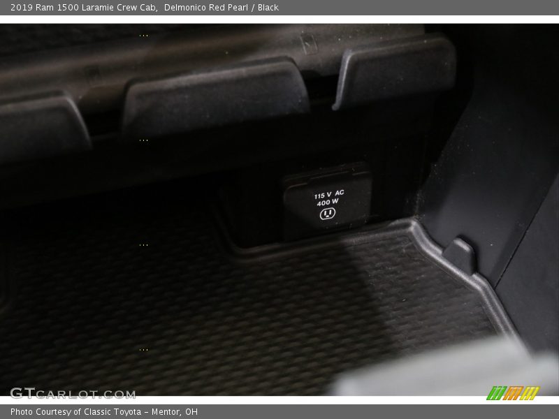 Delmonico Red Pearl / Black 2019 Ram 1500 Laramie Crew Cab