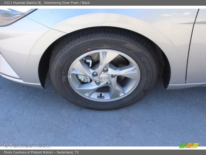 Shimmering Silver Pearl / Black 2021 Hyundai Elantra SE