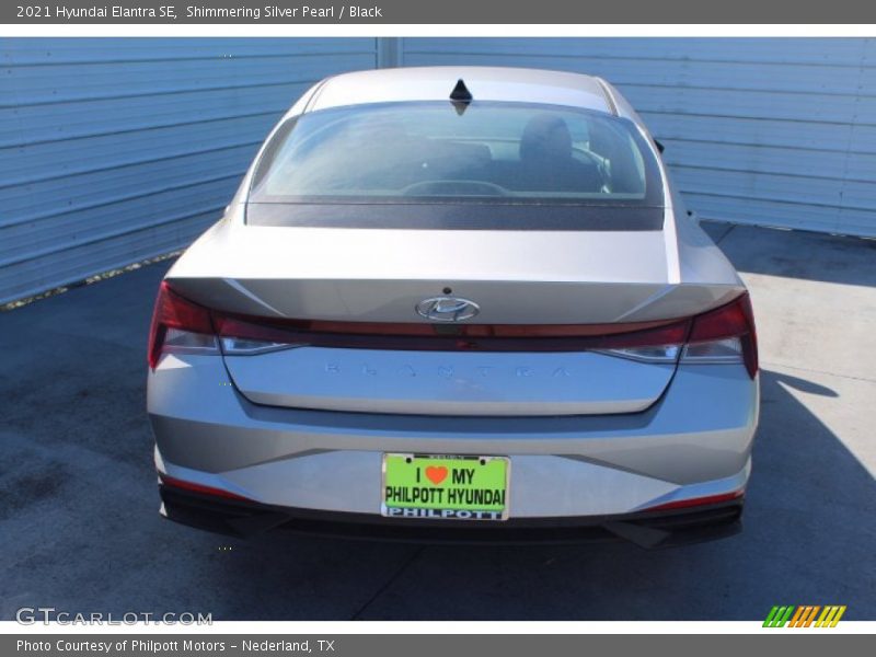 Shimmering Silver Pearl / Black 2021 Hyundai Elantra SE