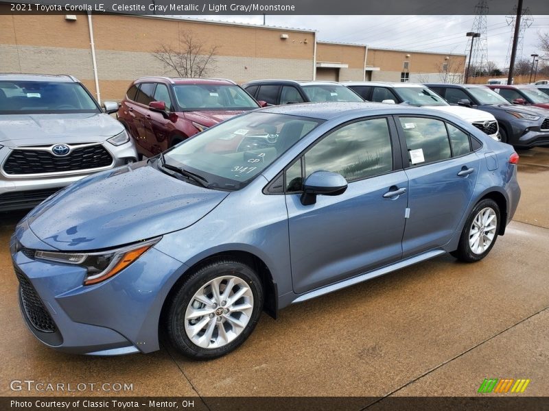 Front 3/4 View of 2021 Corolla LE