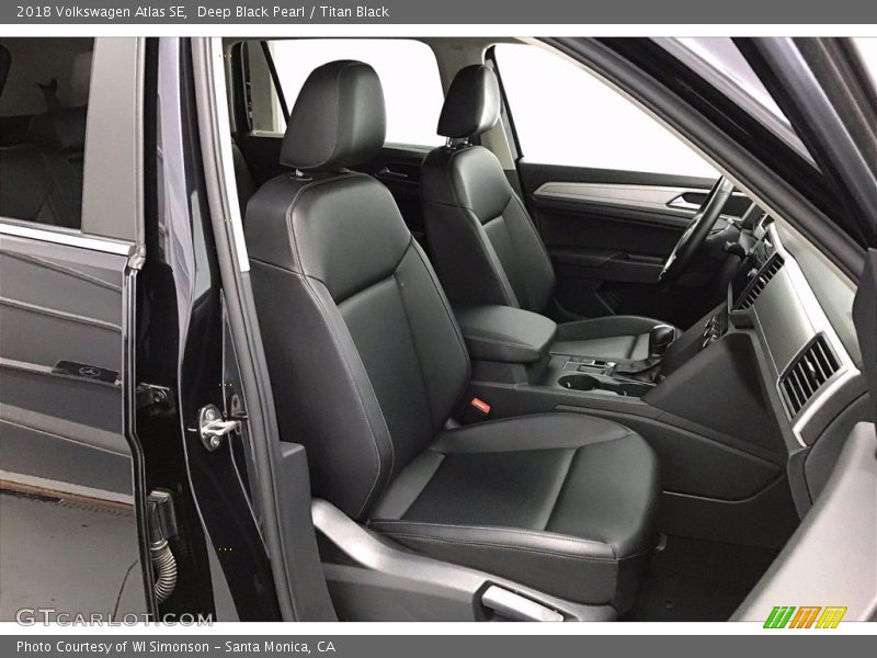 Deep Black Pearl / Titan Black 2018 Volkswagen Atlas SE