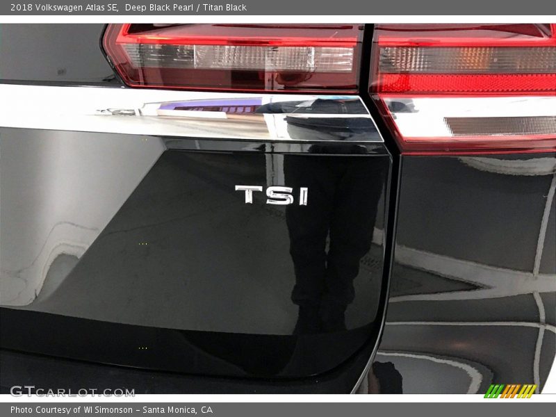 Deep Black Pearl / Titan Black 2018 Volkswagen Atlas SE