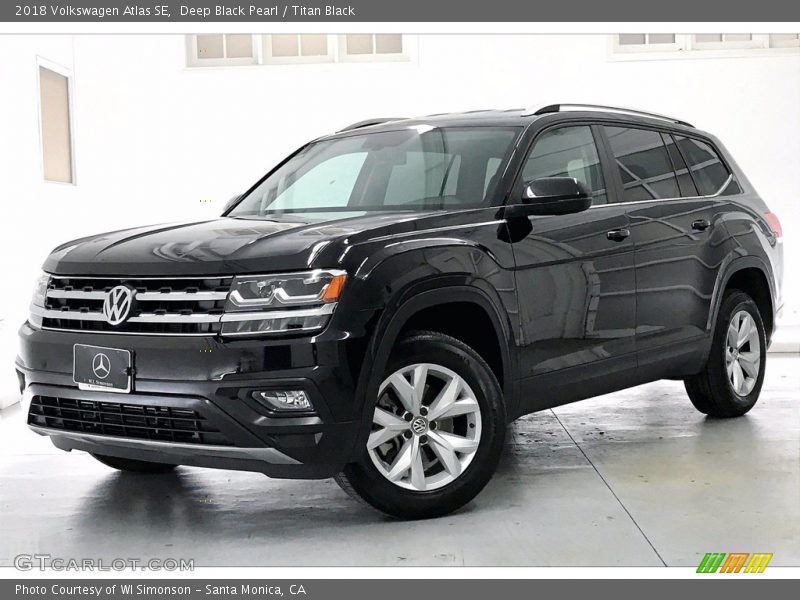 Deep Black Pearl / Titan Black 2018 Volkswagen Atlas SE
