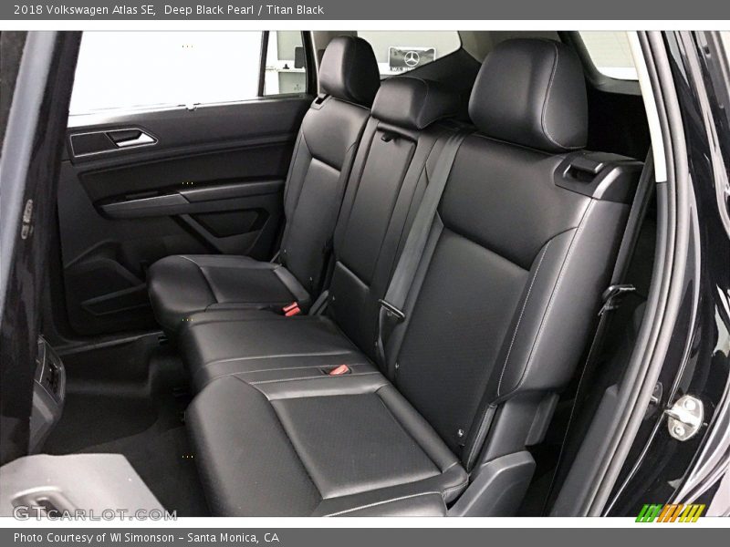 Deep Black Pearl / Titan Black 2018 Volkswagen Atlas SE
