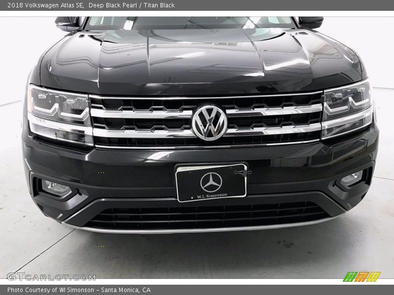 Deep Black Pearl / Titan Black 2018 Volkswagen Atlas SE
