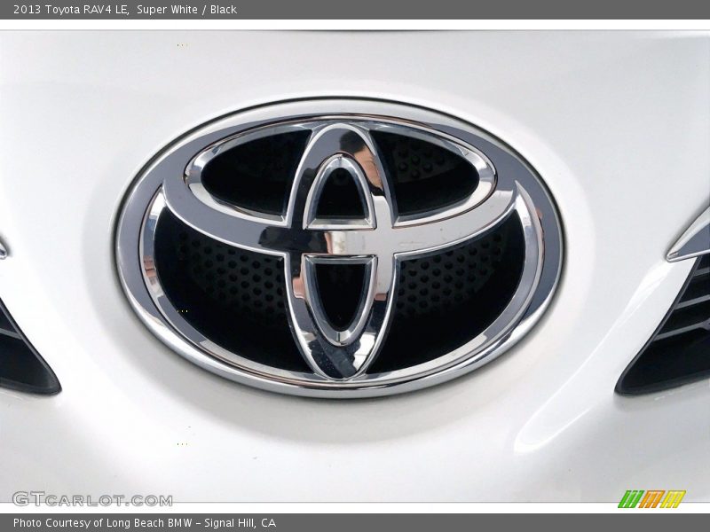 Super White / Black 2013 Toyota RAV4 LE
