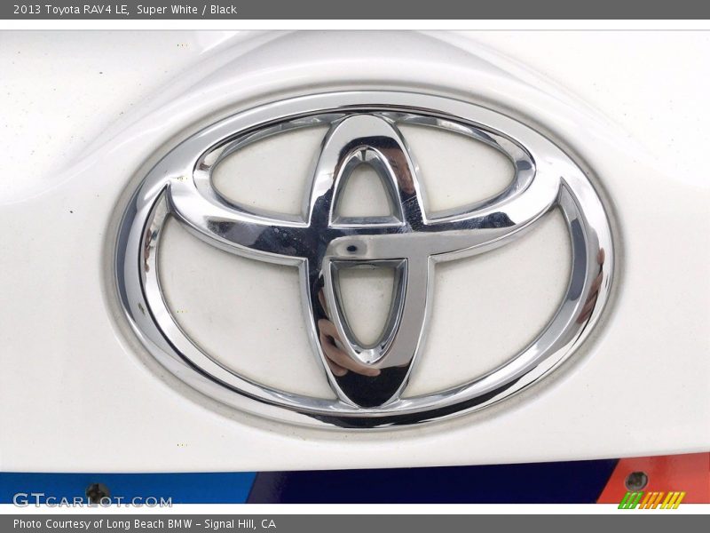 Super White / Black 2013 Toyota RAV4 LE
