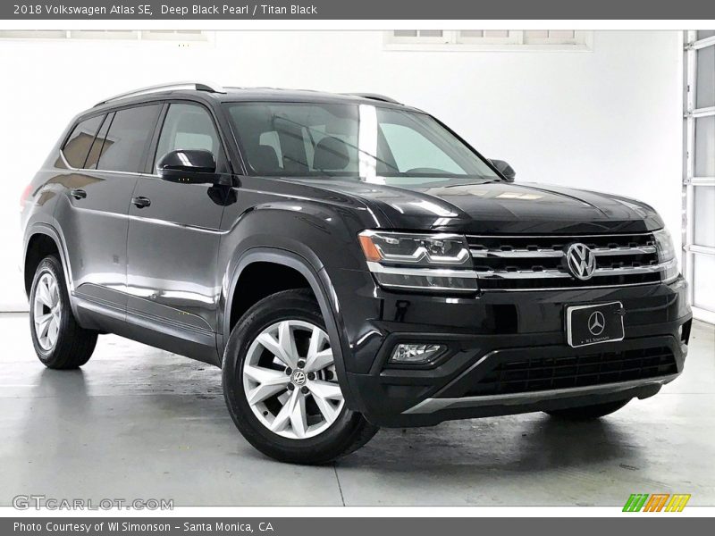 Deep Black Pearl / Titan Black 2018 Volkswagen Atlas SE