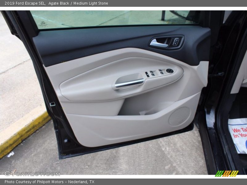 Agate Black / Medium Light Stone 2019 Ford Escape SEL