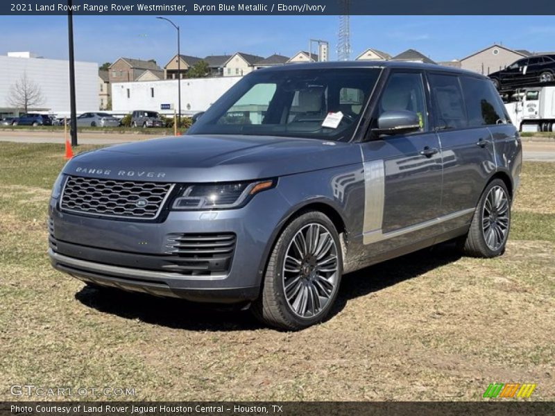 Front 3/4 View of 2021 Range Rover Westminster