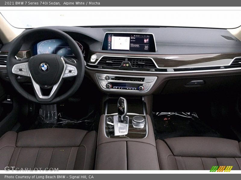 Dashboard of 2021 7 Series 740i Sedan