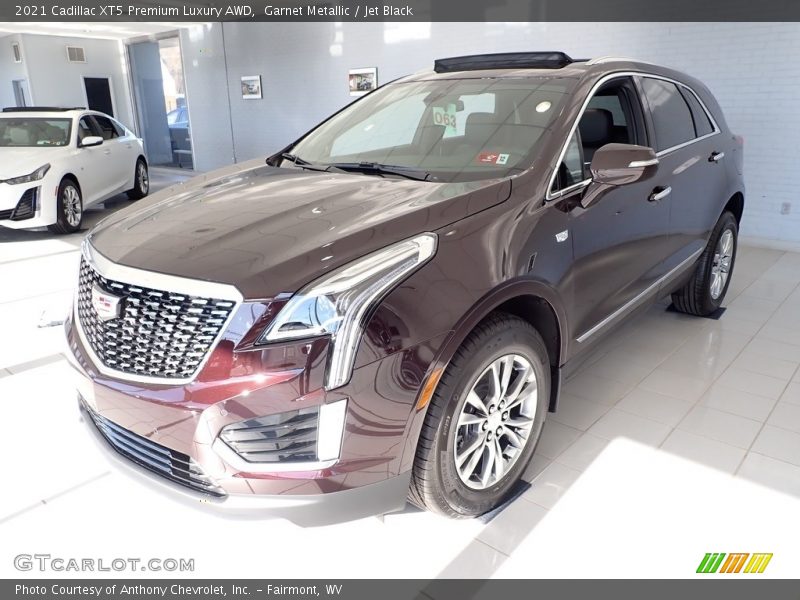 Front 3/4 View of 2021 XT5 Premium Luxury AWD