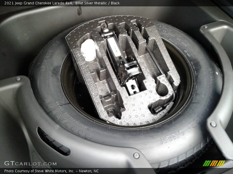 Billet Silver Metallic / Black 2021 Jeep Grand Cherokee Laredo 4x4