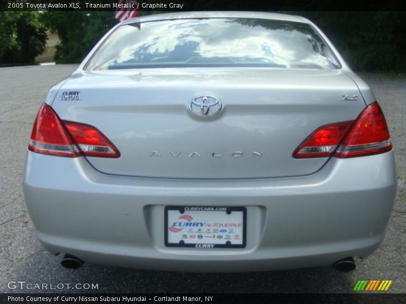 Titanium Metallic / Graphite Gray 2005 Toyota Avalon XLS