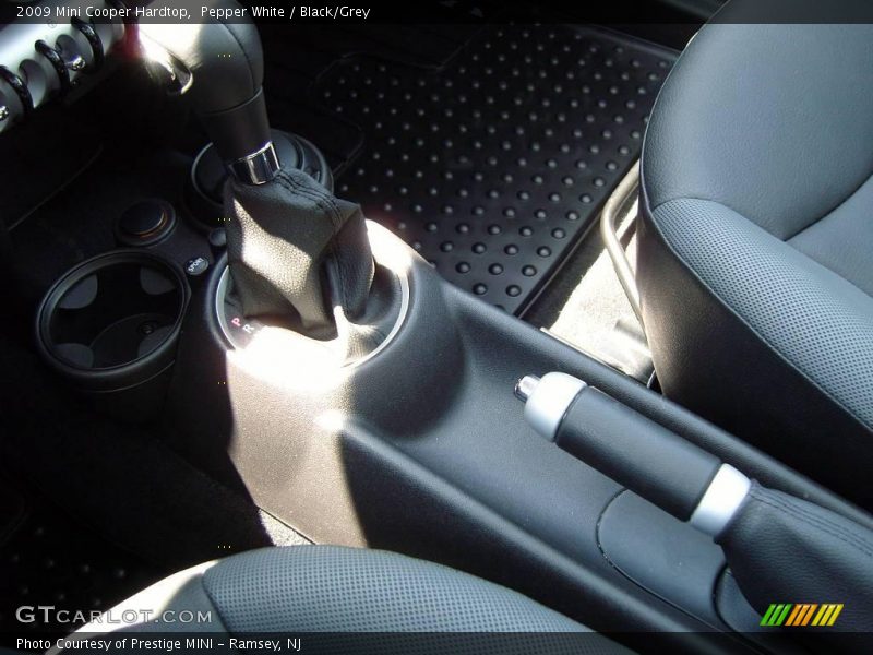 Pepper White / Black/Grey 2009 Mini Cooper Hardtop