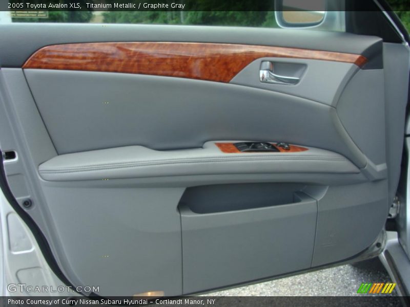 Titanium Metallic / Graphite Gray 2005 Toyota Avalon XLS