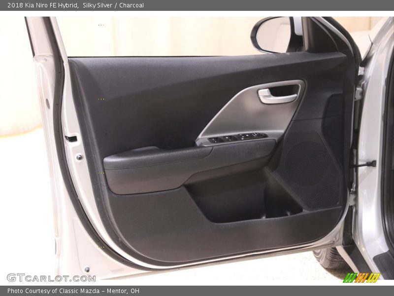 Silky Silver / Charcoal 2018 Kia Niro FE Hybrid