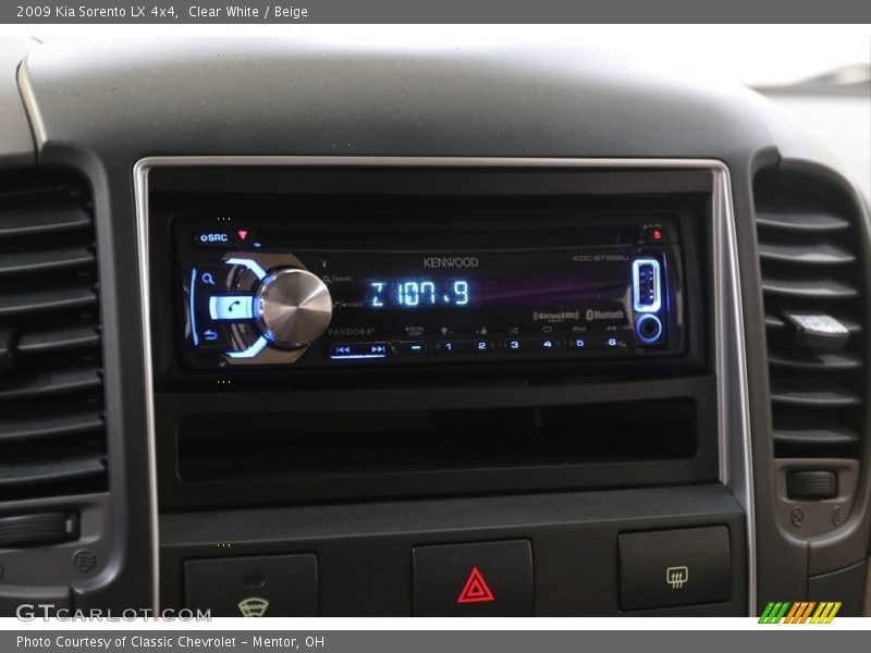 Clear White / Beige 2009 Kia Sorento LX 4x4