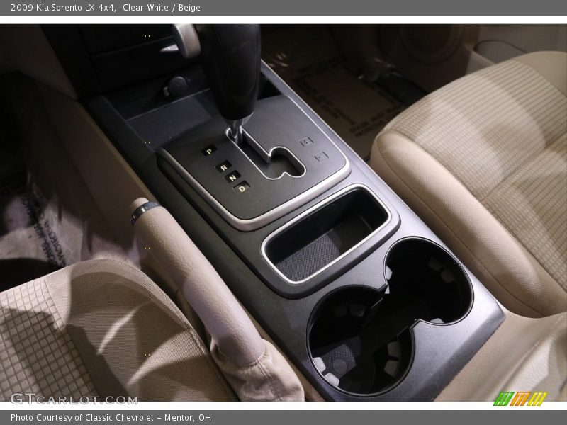 Clear White / Beige 2009 Kia Sorento LX 4x4