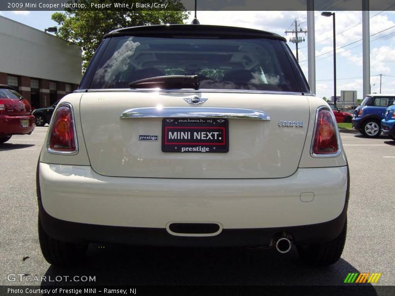 Pepper White / Black/Grey 2009 Mini Cooper Hardtop