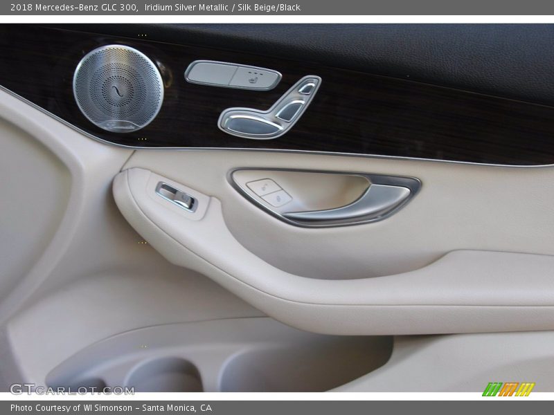Iridium Silver Metallic / Silk Beige/Black 2018 Mercedes-Benz GLC 300