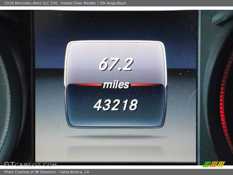 Iridium Silver Metallic / Silk Beige/Black 2018 Mercedes-Benz GLC 300