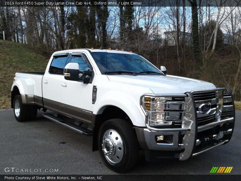 Front 3/4 View of 2019 F450 Super Duty Lariat Crew Cab 4x4