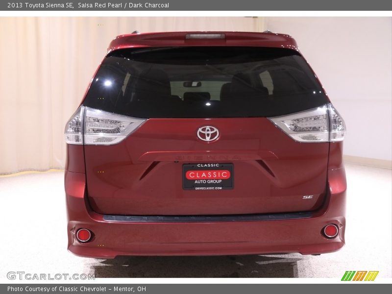 Salsa Red Pearl / Dark Charcoal 2013 Toyota Sienna SE