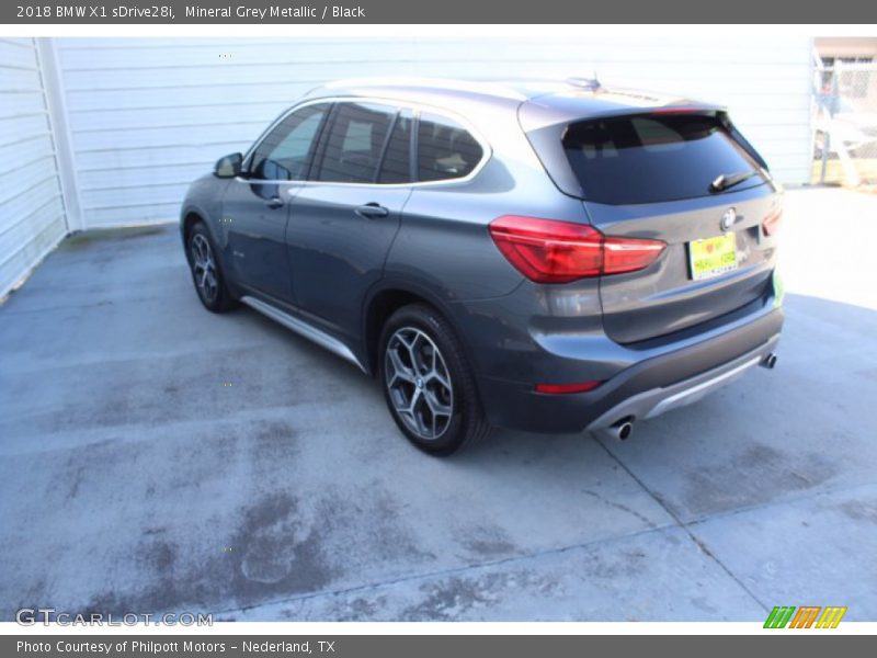 Mineral Grey Metallic / Black 2018 BMW X1 sDrive28i