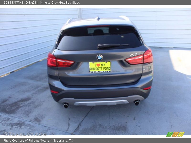 Mineral Grey Metallic / Black 2018 BMW X1 sDrive28i