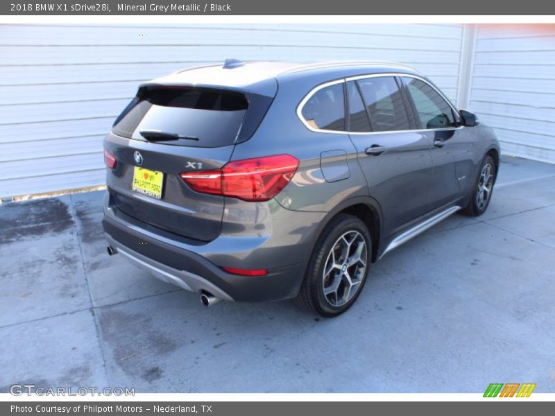 Mineral Grey Metallic / Black 2018 BMW X1 sDrive28i