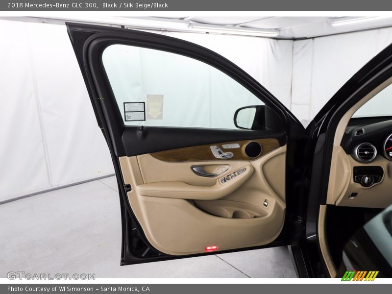 Black / Silk Beige/Black 2018 Mercedes-Benz GLC 300