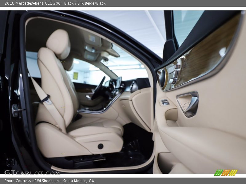 Black / Silk Beige/Black 2018 Mercedes-Benz GLC 300