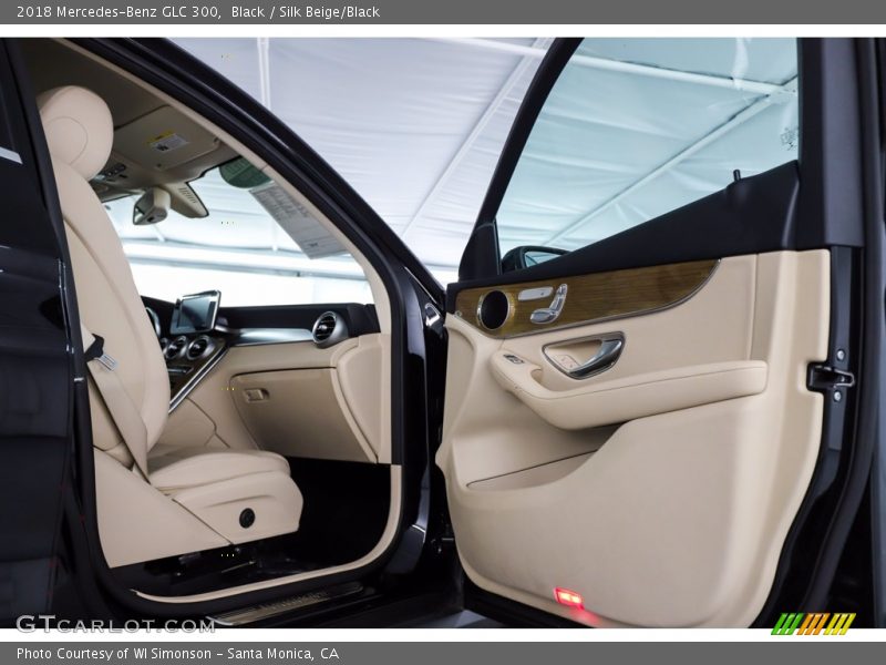 Black / Silk Beige/Black 2018 Mercedes-Benz GLC 300