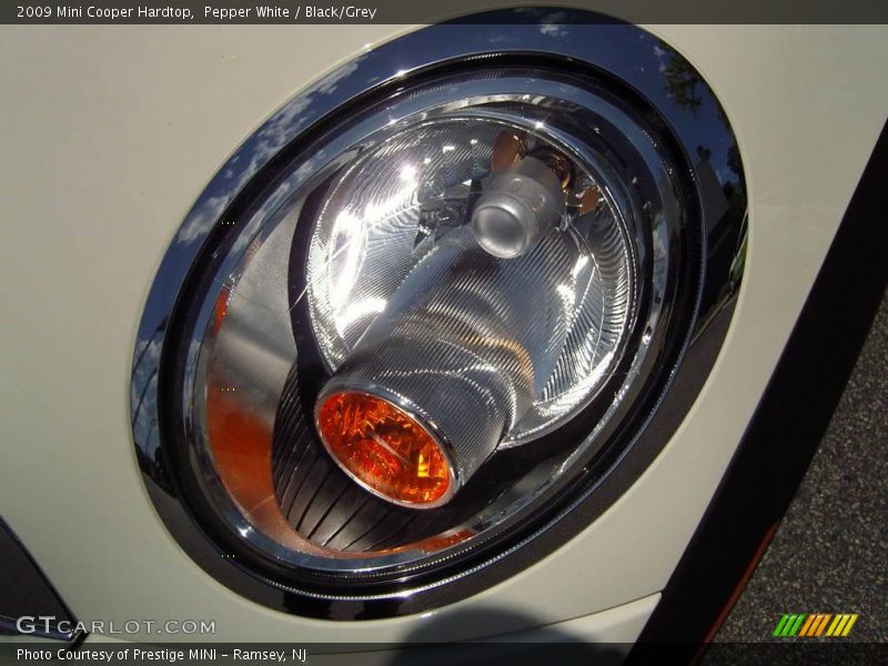 Pepper White / Black/Grey 2009 Mini Cooper Hardtop