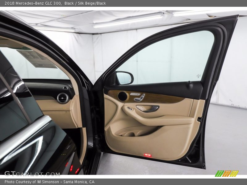 Black / Silk Beige/Black 2018 Mercedes-Benz GLC 300
