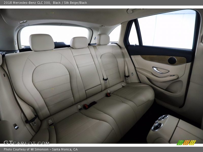 Black / Silk Beige/Black 2018 Mercedes-Benz GLC 300