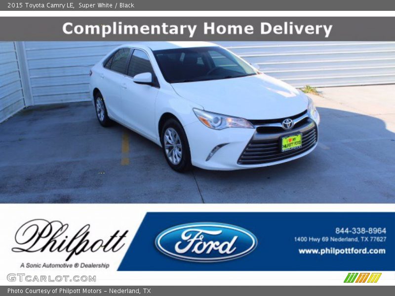 Super White / Black 2015 Toyota Camry LE