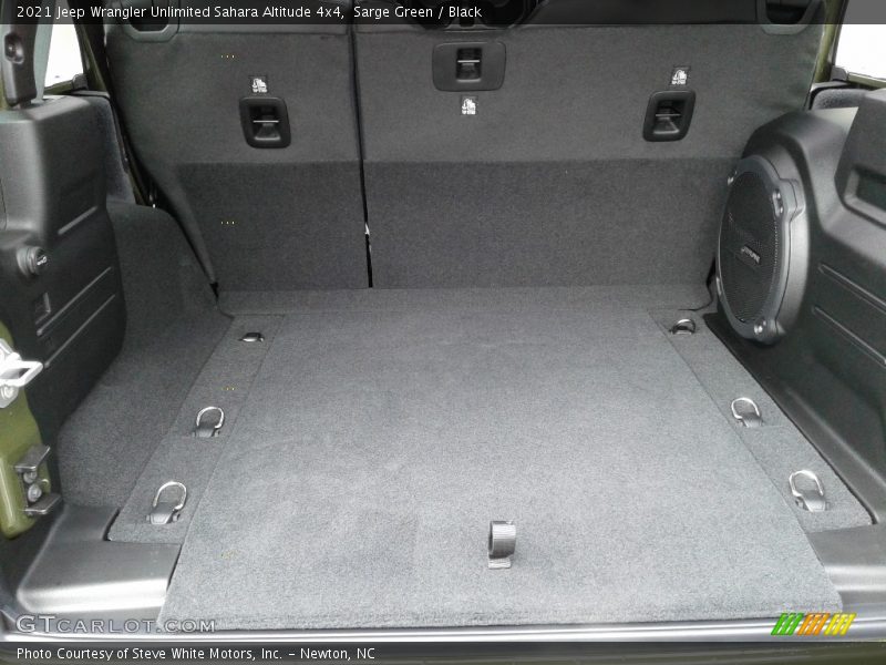  2021 Wrangler Unlimited Sahara Altitude 4x4 Trunk