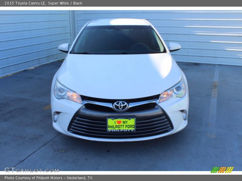 Super White / Black 2015 Toyota Camry LE