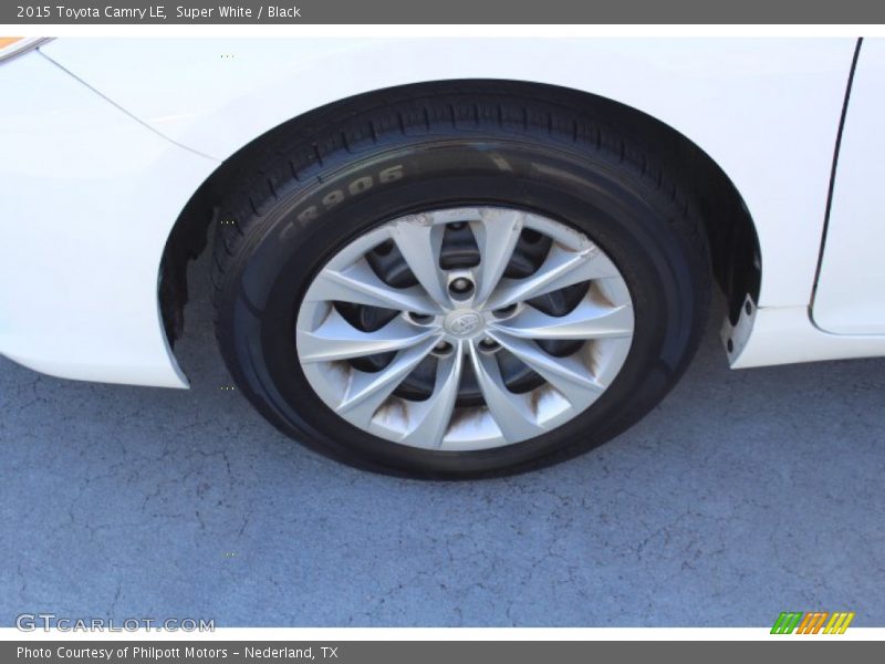 Super White / Black 2015 Toyota Camry LE