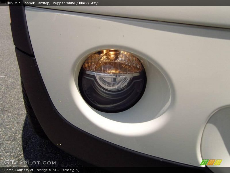 Pepper White / Black/Grey 2009 Mini Cooper Hardtop
