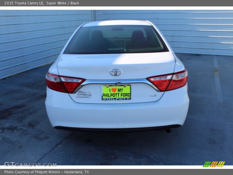 Super White / Black 2015 Toyota Camry LE